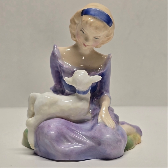 Royal Doulton Figurine Mary had a little lamb HN2048 - Picture 1 of 8